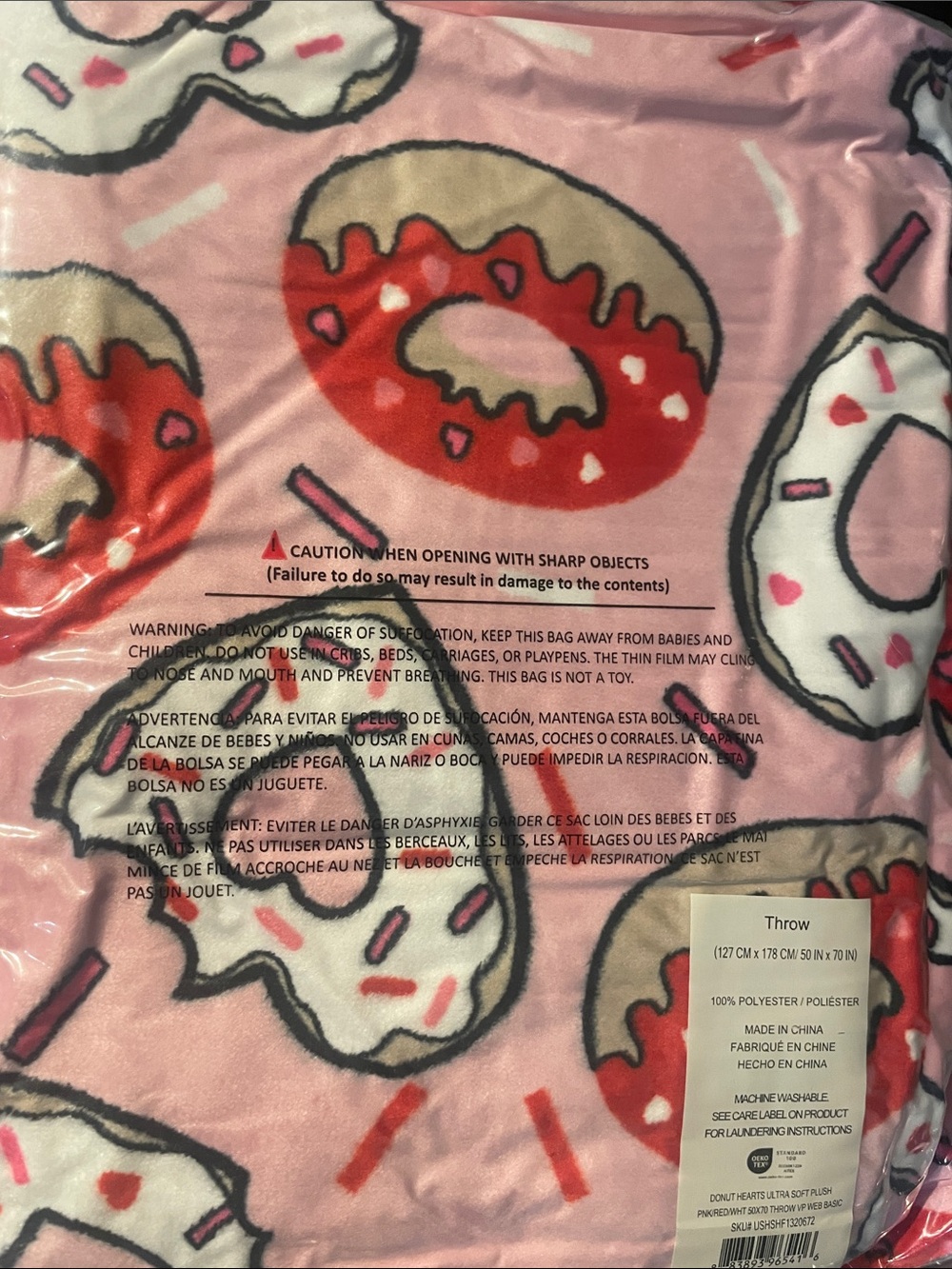 Betsey Johnson Hearts & Doughnuts Blanket (new in plastic) - Picture 5 of 5
